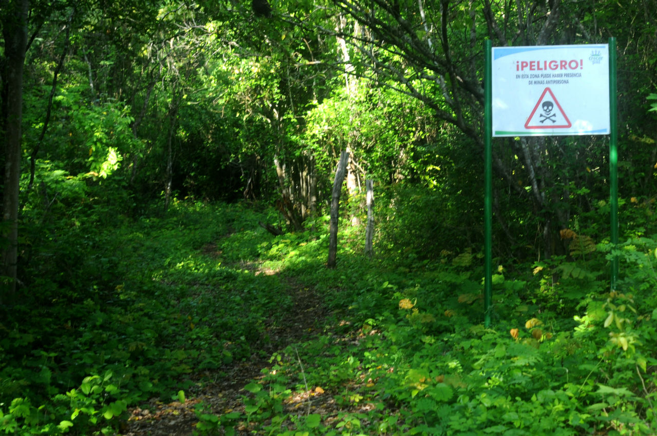 Pese a haber sido declarado territorio libre de minas antipersonal, en la zona permanece la alerta por la presencia de artefactos explosivos.